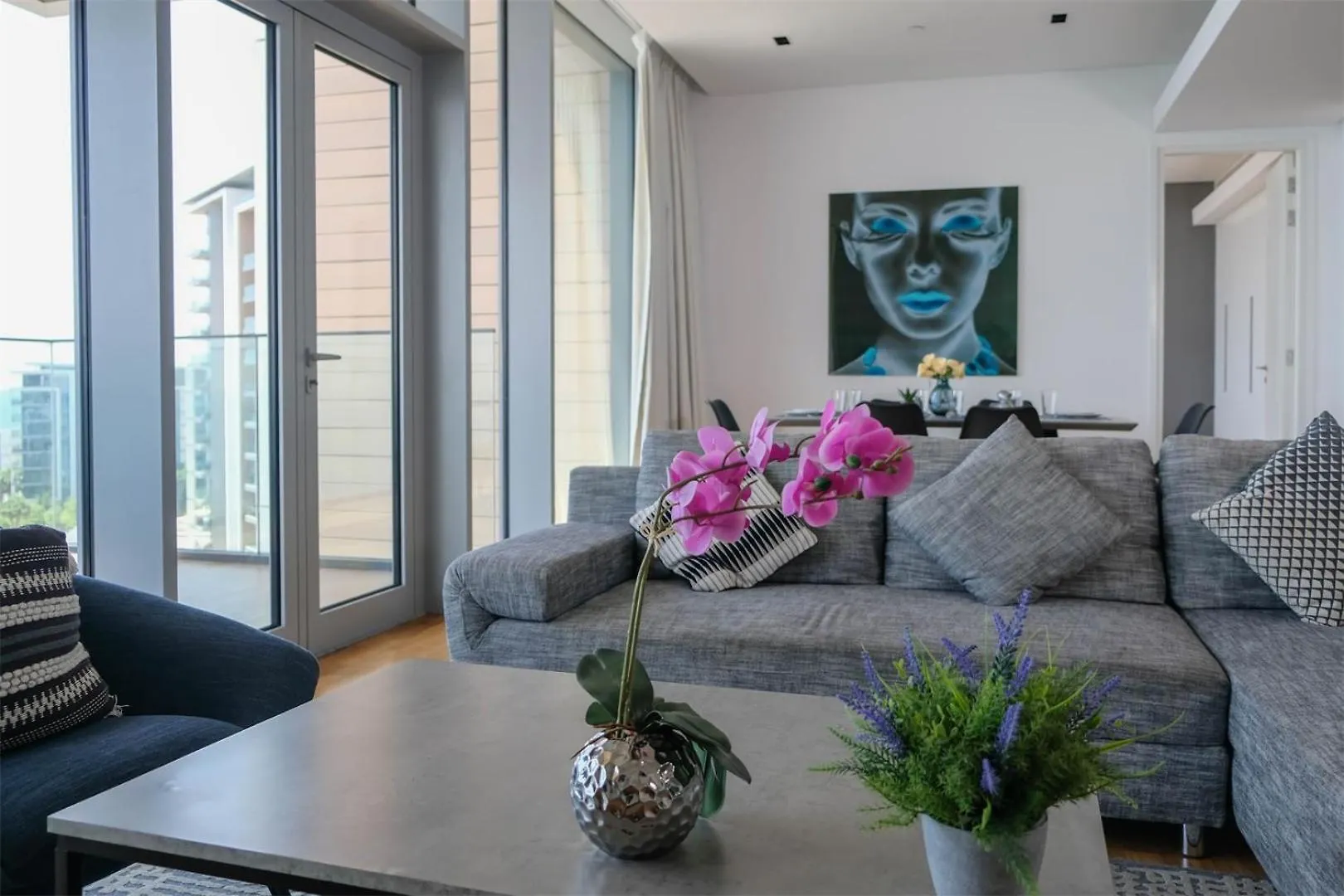 Mira Holiday Homes - Luxury 1 Bedroom With Sea View Dubai Apartment