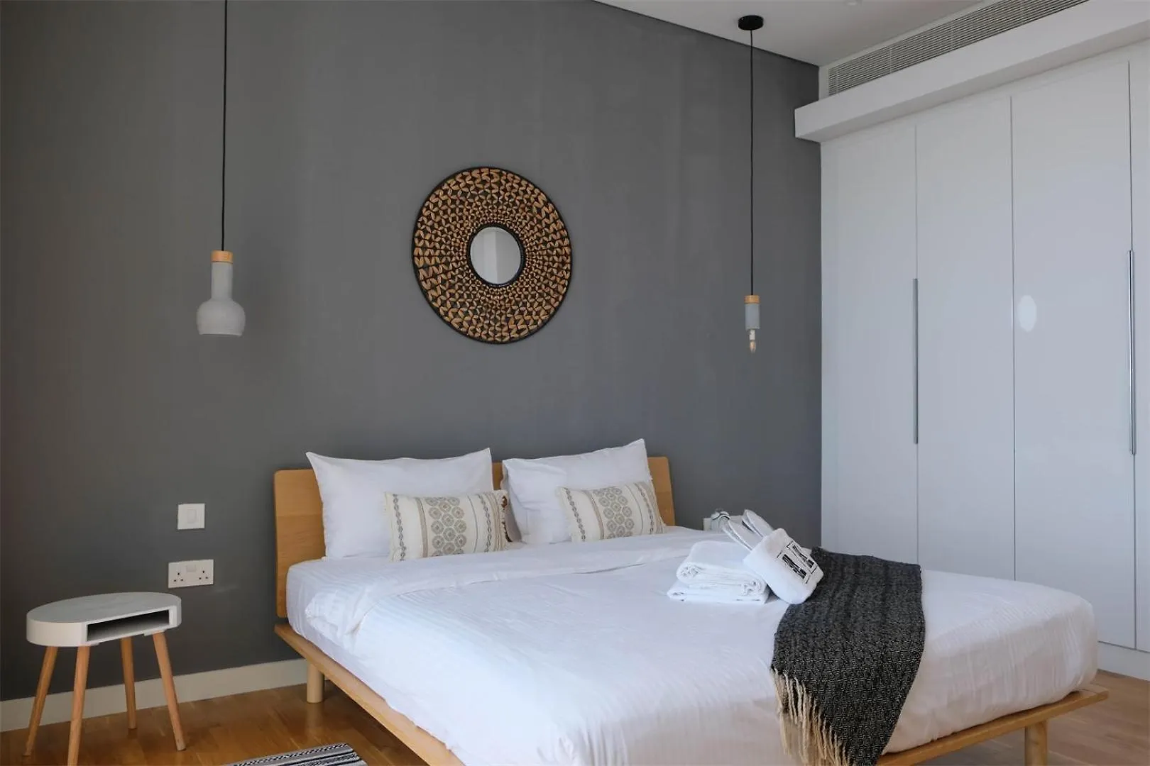 Mira Holiday Homes - Luxury 1 Bedroom With Sea View Dubai Apartment