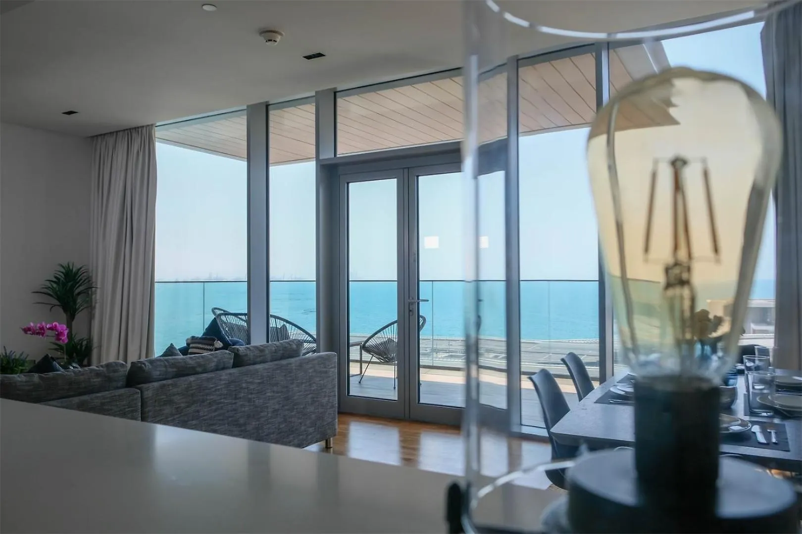 Mira Holiday Homes - Luxury 1 Bedroom With Sea View Dubai