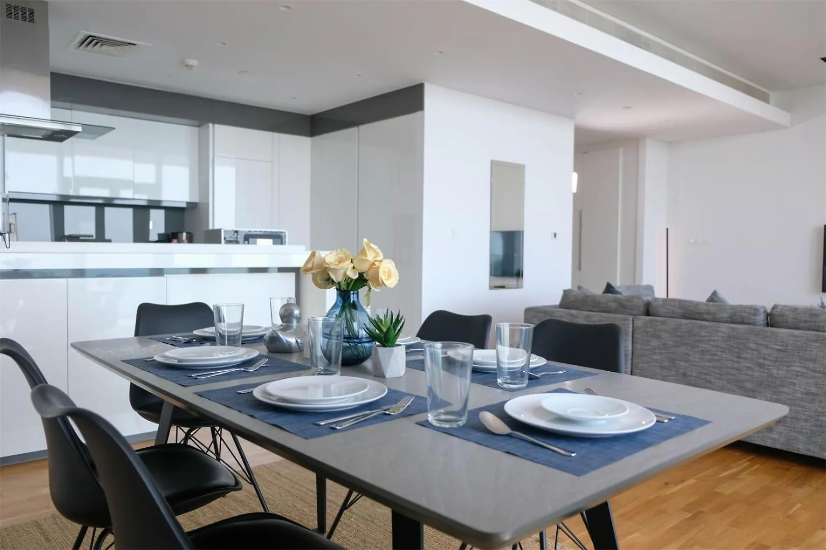 Mira Holiday Homes - Luxury 1 Bedroom With Sea View Dubai Apartment